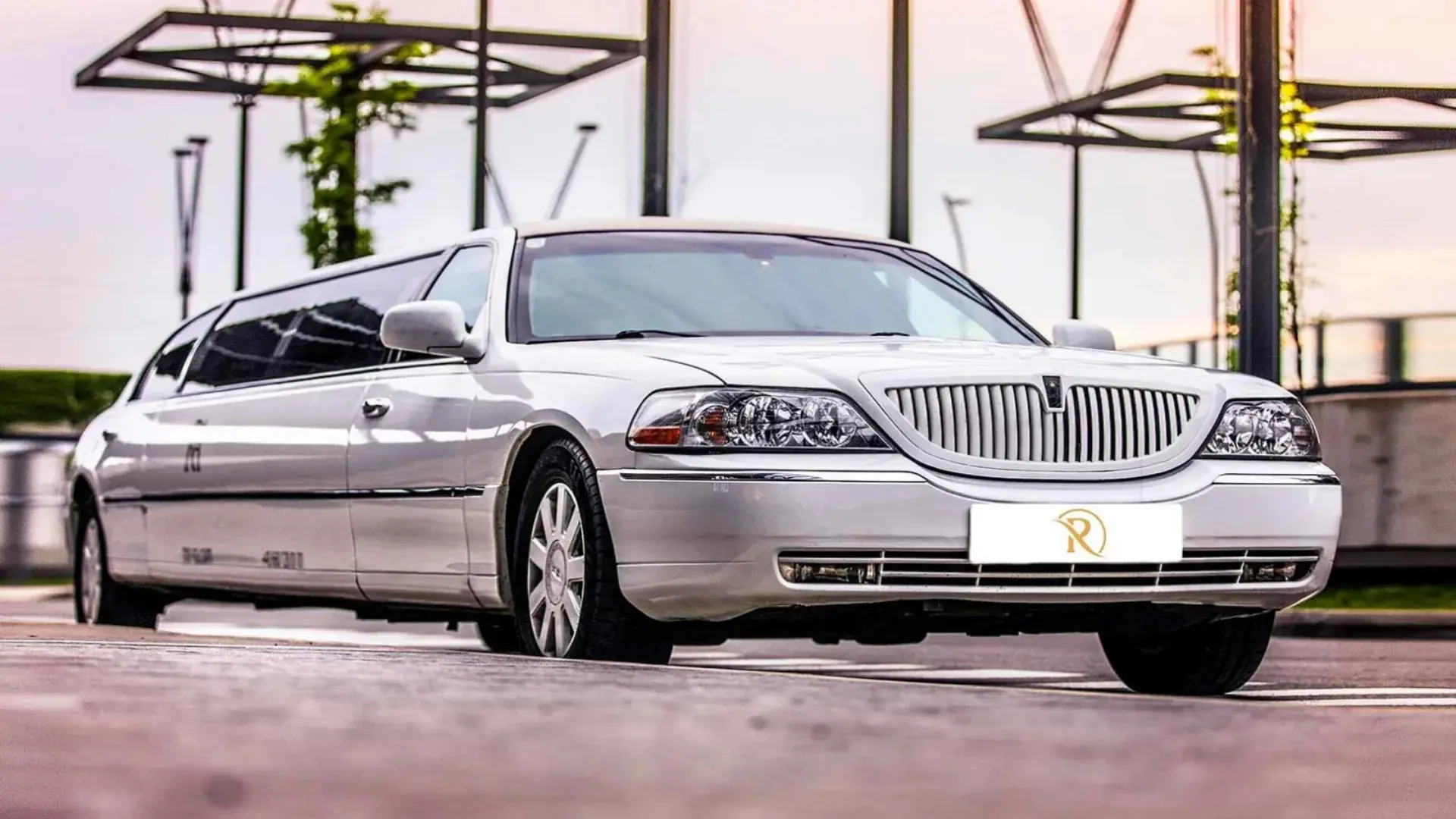 President Star Stretchlimousine mieten Wien - Luxus Limousine | MrRa Stretchlimousine mieten, Stretchlimo für Hochzeit mieten in Wien, Stretch Limousine mieten, Stretchlimousine Wien, Limousine Wien, Limousinenservice Niederösterreich, Limousinenservice wien, Limousine mieten Wien