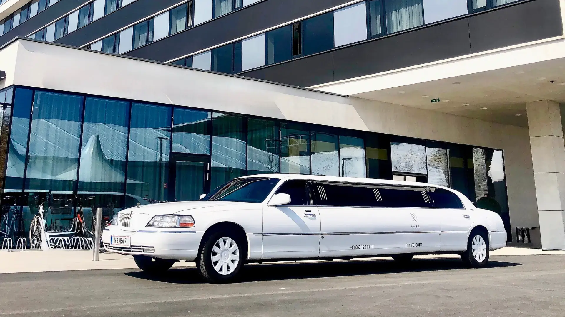 Hotel Shuttle Limousine Wien | MrRa Hotel Transfer mit Stretchlimousine - Premium Shuttle